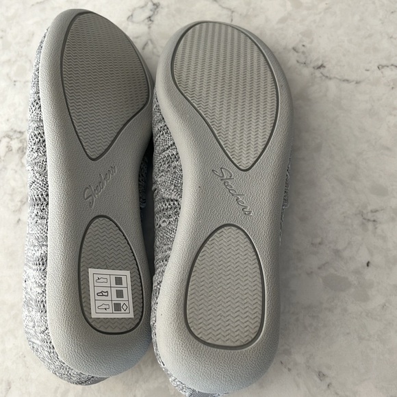 Ladies Skechers - Picture 2 of 3